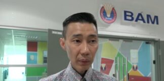 Lee Chong Wei addressed reporters during a visit to the Badminton Academy Malaysia, where he watched the national badminton team train ahead of the Thomas Cup. (Photo: Bernama)