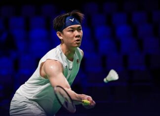 Lee Zii Jia prepares to deliver a crucial point for Malaysia in a high-pressure quarterfinal tie against China at 2026 Thomas Cup. (Photo: AFP)