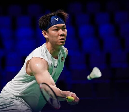 Lee Zii Jia prepares to deliver a crucial point for Malaysia in a high-pressure quarterfinal tie against China at 2026 Thomas Cup. (Photo: AFP)