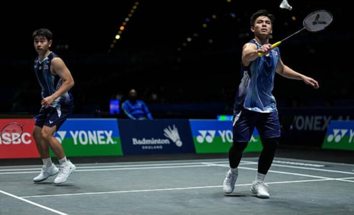 Malaysia badminton pair Goh Sze Fei and Nur Izzuddin Rumsani continue their strong run at the Thailand Open 2026 by advancing into the quarterfinals. (Photo: AFP)