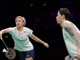Malaysia’s top badminton mixed doubles pair Chen Tang Jie-Toh Ee Wei celebrate crucial victory at the 2026 Malaysia Masters in front of passionate home supporters. (Photo: AFP)