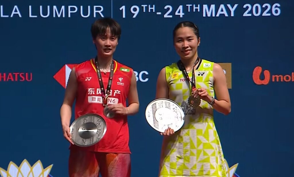 Thailand’s Ratchanok Intanon and China’s Chen Yufei pose for pictures at the 2026 Malaysia Masters badminton tournament in Kuala Lumpur. (Photo: AFP)