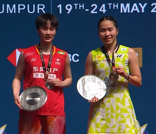 Thailand’s Ratchanok Intanon and China’s Chen Yufei pose for pictures at the 2026 Malaysia Masters badminton tournament in Kuala Lumpur. (Photo: AFP)