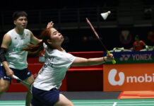 Malaysian mixed doubles pair Jimmy Wong and Cheng Su Yin celebrating their massive badminton upset against world number ones at the Singapore Open. (Photo: Bernama)