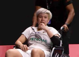 Toh Ee Wei broke down in tears as she was wheeled off the court following her injury. (Photo: BWF)