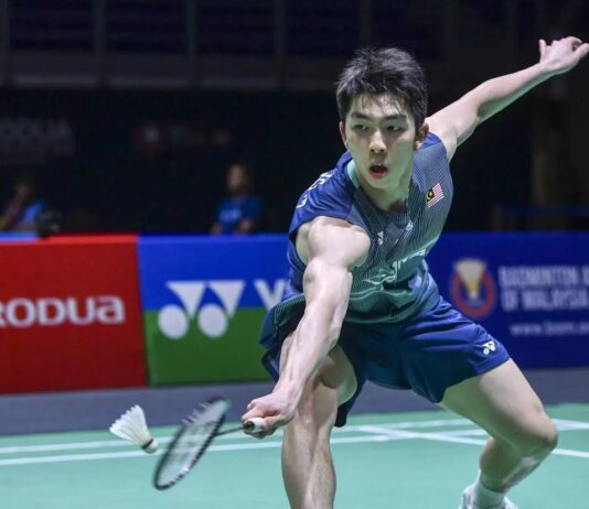 Eogene Ewe defeats Jason Teh Jia Heng to reach the 2026 Macau Open badminton men’s singles semifinals. (Photo: BWF)