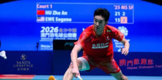 Hu Zhe An defeats Eogene Ewe to reach the Macau Open badminton men’s singles final. (Photo: Xinhua)