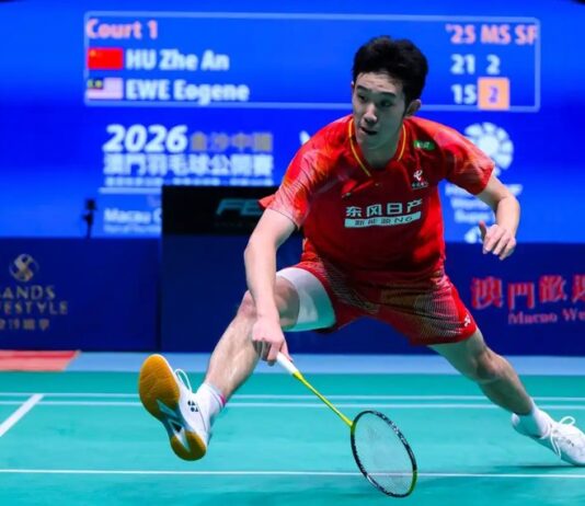 Hu Zhe An defeats Eogene Ewe to reach the Macau Open badminton men’s singles final. (Photo: Xinhua)