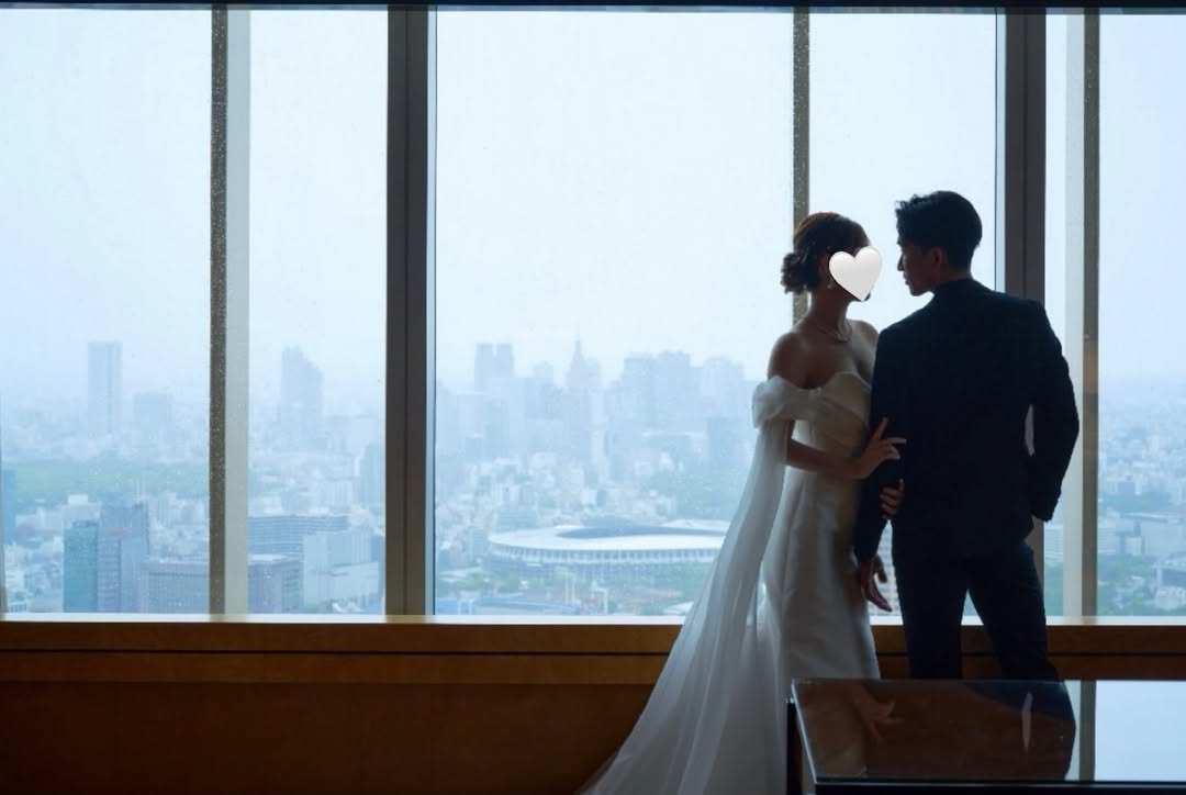 Kento Momota shares a wedding photo from his special day. (Photo: Kento Momota's IG)
