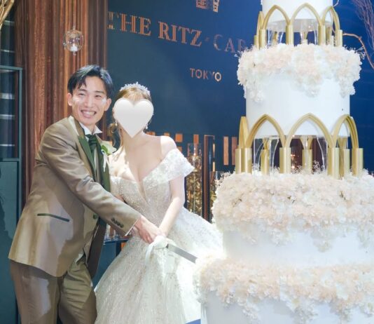 Kento Momota celebrates his wedding with his wife at the same venue where he proposed. (Photo: Kento Momota's IG)