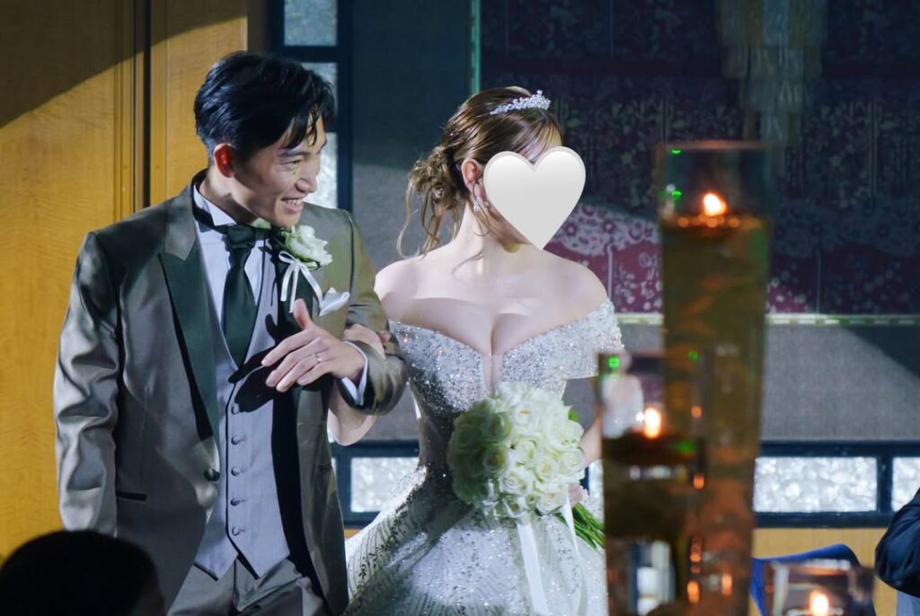 Kento Momota shares a wedding photo from his special day. (Photo: Kento Momota's IG)