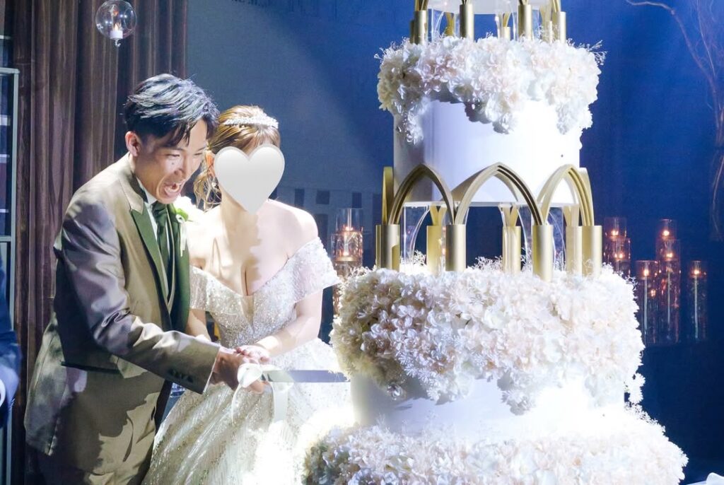 Kento Momota shares a wedding photo from his special day. (Photo: Kento Momota's IG)