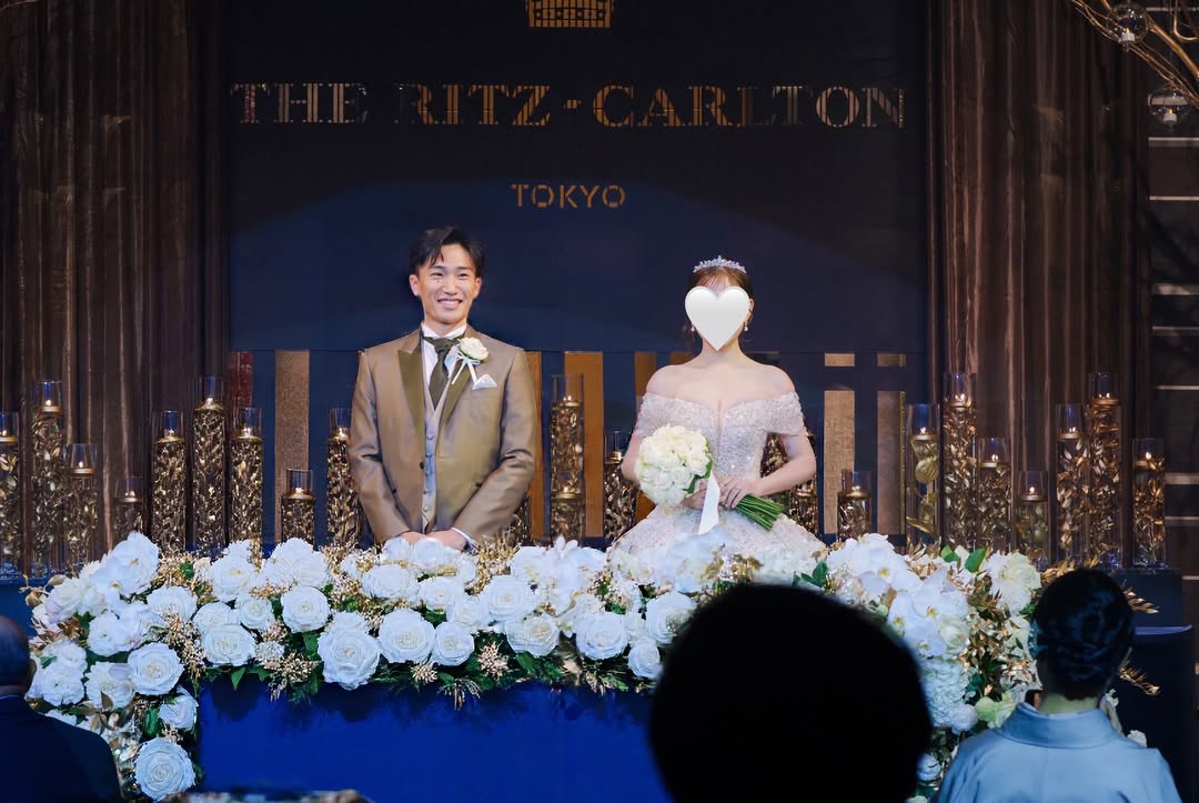 Kento Momota shares a wedding photo from his special day. (Photo: Kento Momota's IG)