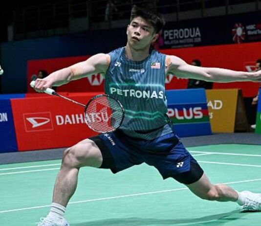 Leong Jun Hao defeats Japan’s Kodai Naraoka in the first round of the Indonesia Open badminton tournament in Jakarta. (Photo: AFP)
