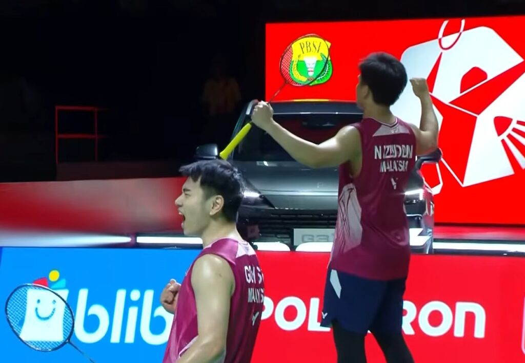 Goh Sze Fei and Nur Izzuddin celebrate after defeating Kim Won Ho and Seo Seung Jae to reach the 2026 Indonesia Open badminton men’s doubles final. (Photo: BWF)