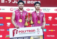 Goh Sze Fei and Nur Izzuddin Rumsani pose with their trophy after winning the 2026 Indonesia Open badminton men’s doubles title in Jakarta. (Photo: BWF)