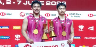 Goh Sze Fei and Nur Izzuddin Rumsani pose with their trophy after winning the 2026 Indonesia Open badminton men’s doubles title in Jakarta. (Photo: BWF)