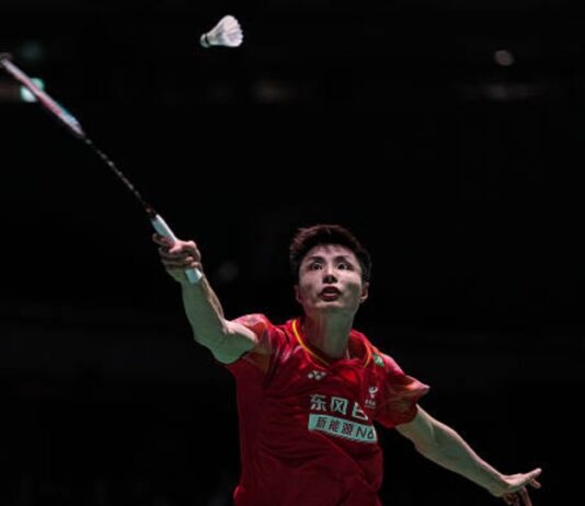 Shi Yu Qi competes at the Japan Open badminton tournament before suffering a quarterfinal defeat to Christo Popov. (Photo: AFP)