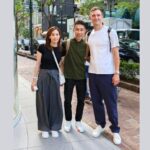 Lee Chong Wei and his wife, Wong Mew Choo, meet Viktor Axelsen unexpectedly on the streets of Tokyo, Japan. (Photo: Lee Chong Wei's Facebook)