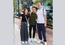 Lee Chong Wei vs. Viktor Axelsen? Lee Chong Wei and his wife, Wong Mew Choo, meet Viktor Axelsen unexpectedly on the streets of Tokyo, Japan. (Photo: Lee Chong Wei's Facebook)