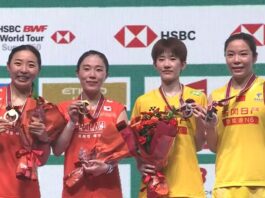 Kim Hye Jeong-Kong Hee Yong Win 30-29 Thriller as Sindhu and Feng-Huang Claim Japan Open Titles Kong Hee Yong, Kim Hye Jeong, Zhang Shu Xian and Jia Yi Fan (from left) pose for photos during the Japan Open women’s doubles awards ceremony. (Photo: BWF)