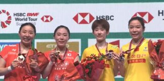 Kong Hee Yong, Kim Hye Jeong, Zhang Shu Xian and Jia Yi Fan (from left) pose for photos during the Japan Open women’s doubles awards ceremony. (Photo: BWF)