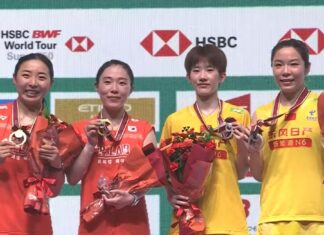 Kim Hye Jeong-Kong Hee Yong Win 30-29 Thriller as Sindhu and Feng-Huang Claim Japan Open Titles Kong Hee Yong, Kim Hye Jeong, Zhang Shu Xian and Jia Yi Fan (from left) pose for photos during the Japan Open women’s doubles awards ceremony. (Photo: BWF)