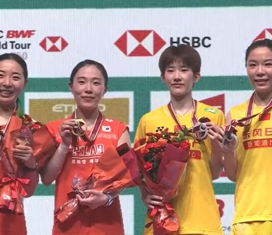 Kong Hee Yong, Kim Hye Jeong, Zhang Shu Xian and Jia Yi Fan (from left) pose for photos during the Japan Open women’s doubles awards ceremony. (Photo: BWF)