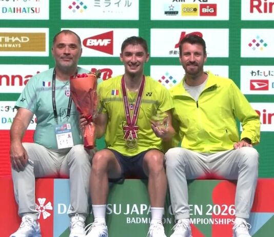 Christo Popov and Fajar Alfian-Muhammad Shohibul Fikri Win Japan Open Titles Christo Popov poses with his father and coach (left), and another coach during the Japan Open badminton award ceremony. (Photo: BWF)
