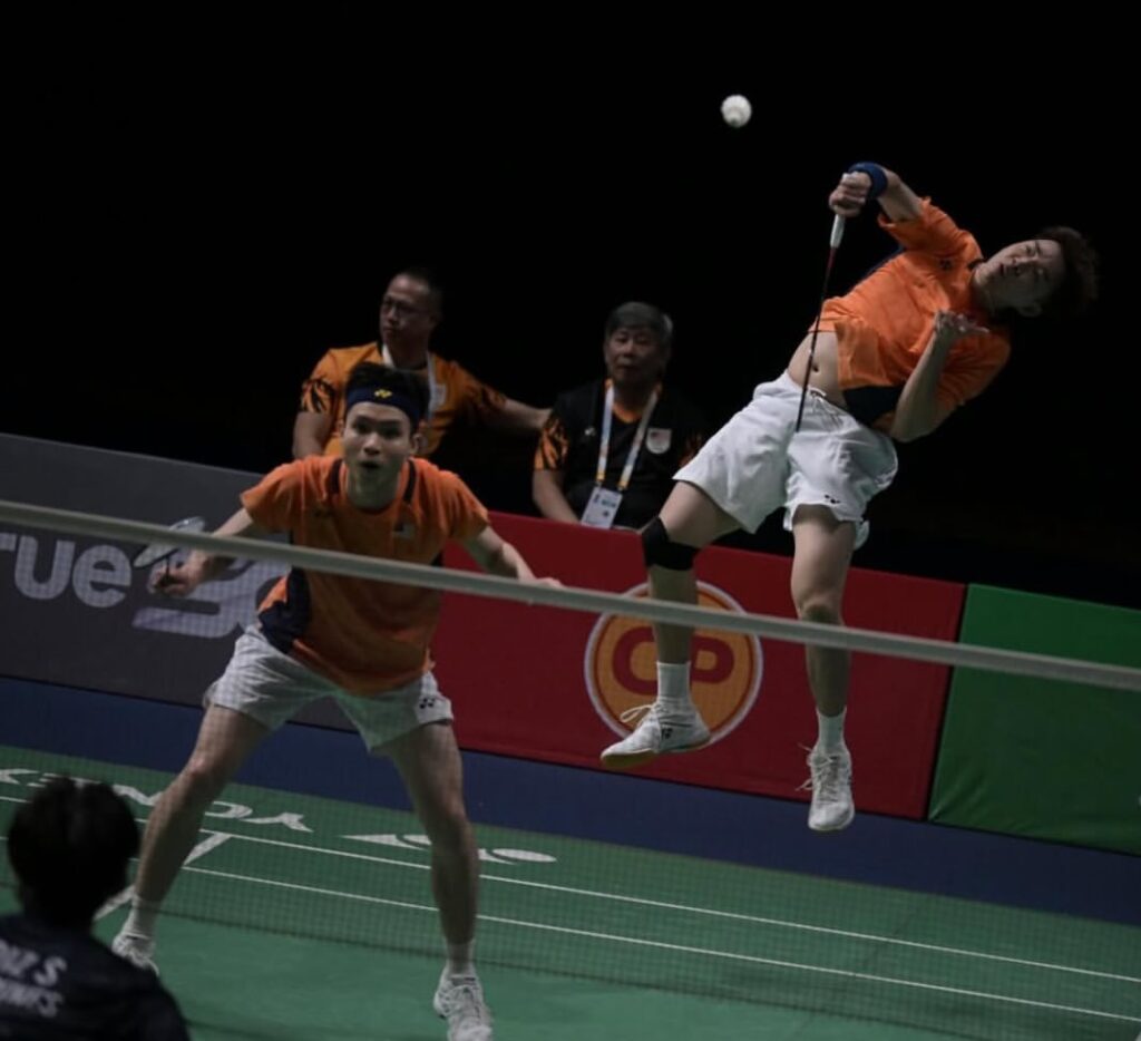 Man Wei Chong and Soh Wooi Yik recorded their first victory as a men’s doubles partnership at the China Open. （Photo: AFP)
