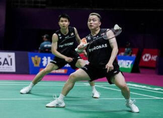 Aaron Chia-Soh Wooi Yik Survive Thailand Scare as Malaysia Advance at 2026 World Championships Aaron Chia and Soh Wooi Yik battled past Thailand’s Peeratchai Sukphun and Pakkapon Teeraratsakul in three games to reach the third round of the 2026 BWF World Championships in New Delhi. (Photo: AFP)