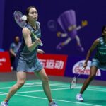 Pearly Tan and Thinaah Muralitharan were eliminated from the 2026 BWF World Championships after a three-game defeat to Indonesia’s Febriana Dwipuji Kusuma and Amallia Cahaya Pratiwi, 22-20, 18-21, 12-21. (Photo: AFP)
