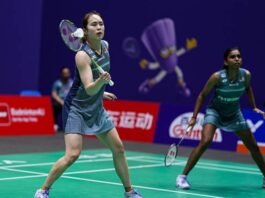 Pearly Tan and Thinaah Muralitharan were eliminated from the 2026 BWF World Championships after a three-game defeat to Indonesia’s Febriana Dwipuji Kusuma and Amallia Cahaya Pratiwi, 22-20, 18-21, 12-21. (Photo: AFP)