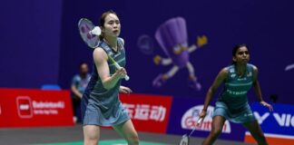 Pearly Tan and Thinaah Muralitharan were eliminated from the 2026 BWF World Championships after a three-game defeat to Indonesia’s Febriana Dwipuji Kusuma and Amallia Cahaya Pratiwi, 22-20, 18-21, 12-21. (Photo: AFP)