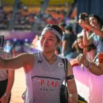 An Se Young, Akane Yamaguchi Lead 2026 World Championships Semifinal Line-Up An Se Young poses for photos with fans at the Indira Gandhi Indoor Stadium in New Delhi, India, following her quarterfinal match at the 2026 BWF World Championships. (Photo: AFP)