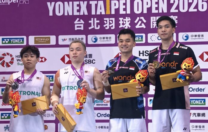 Aaron Chia and Aaron Tai pose with Indonesia’s Leo Rolly Carnando and Daniel Marthin during the Taipei Open men’s doubles awards ceremony. (Photo: BWF) Aaron Chia and Aaron Tai pose with Indonesia’s Leo Rolly Carnando and Daniel Marthin during the Taipei Open men’s doubles awards ceremony. (Photo: BWF)