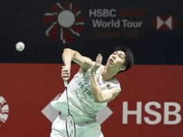 Eogene Ewe competes against fellow Malaysian Lee Zii Jia during their opening-round match at the 2026 Korea Masters badminton tournament. (Photo: Bernama)