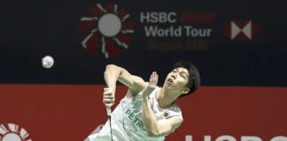 Eogene Ewe competes against fellow Malaysian Lee Zii Jia during their opening-round match at the 2026 Korea Masters badminton tournament. (Photo: Bernama)