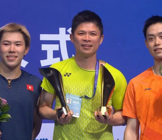 Wong Choong Hann (center) celebrates with his protégés Jason Gunawan (right) and Lee Cheuk Yiu after they created Hong Kong’s first all-Hong Kong men’s singles final of the BWF World Tour era, with Gunawan going on to become the first Hong Kong player to win a Super 750 title.
