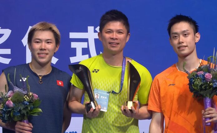 Wong Choong Hann (center) celebrates with his protégés Jason Gunawan (right) and Lee Cheuk Yiu after they created Hong Kong’s first all-Hong Kong men’s singles final of the BWF World Tour era, with Gunawan going on to become the first Hong Kong player to win a Super 750 title.