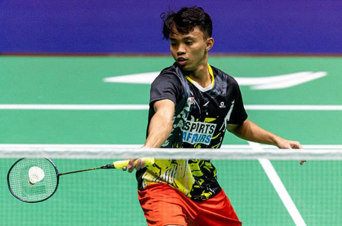Malaysia’s Aidil Sholeh reached the 2026 Vietnam Open men’s singles final after defeating Japan’s Minoru Koga 14-21, 21-15, 21-17 in Ho Chi Minh City. (Photo: AFP)