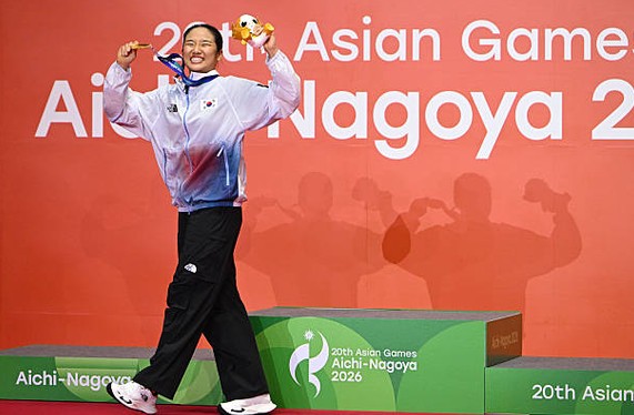 An Se-young makes badminton history after defeating Akane Yamaguchi to win her second consecutive women’s singles gold medal at the Aichi-Nagoya 2026 Asian Games. (Photo: AFP)