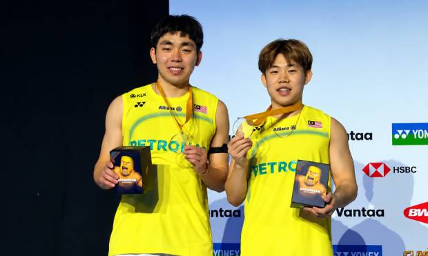 Malaysia’s Aaron Tai and Yap Roy King celebrate after defeating Chinese Taipei’s Lai Po Yu and Tsai Fu Cheng 21-19, 21-19 to win the 2026 Arctic Open men’s doubles title. (Photo: BWF)