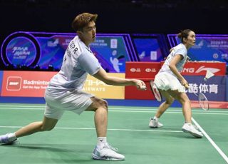 Malaysia’s Hoo Pang Ron and Lai Pei Jing reach the 2026 Denmark Open quarterfinals after defeating fifth seeds Dechapol Puavaranukroh and Supissara Paewsampran 21-7, 21-11. (Photo: AFP)
