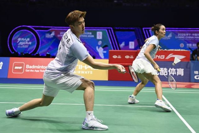 Malaysia’s Hoo Pang Ron and Lai Pei Jing reach the 2026 Denmark Open quarterfinals after defeating fifth seeds Dechapol Puavaranukroh and Supissara Paewsampran 21-7, 21-11. (Photo: AFP)