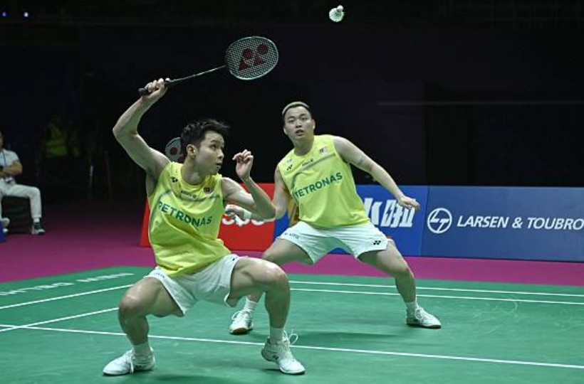 Aaron Chia and Soh Wooi Yik defeat fellow Malaysians Aaron Tai and Yap Roy King 21-18, 21-11 to reach the 2026 Denmark Open men’s doubles quarterfinals. (Photo: AFP)