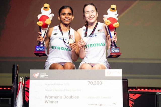 Malaysia’s Pearly Tan and Thinaah Muralitharan celebrate winning the 2026 Denmark Open women’s doubles title after defeating Hinata Suzuki and Nao Yamakita 21-18, 21-11. (Photo: AFP)