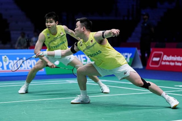Malaysia's Aaron Chia and Soh Wooi Yik advance to the 2026 French Open men's doubles round of 16 after defeating China's He Ji Ting and Ren Xiang Yu 21-15, 21-19 in Paris. (Photo: AFP)