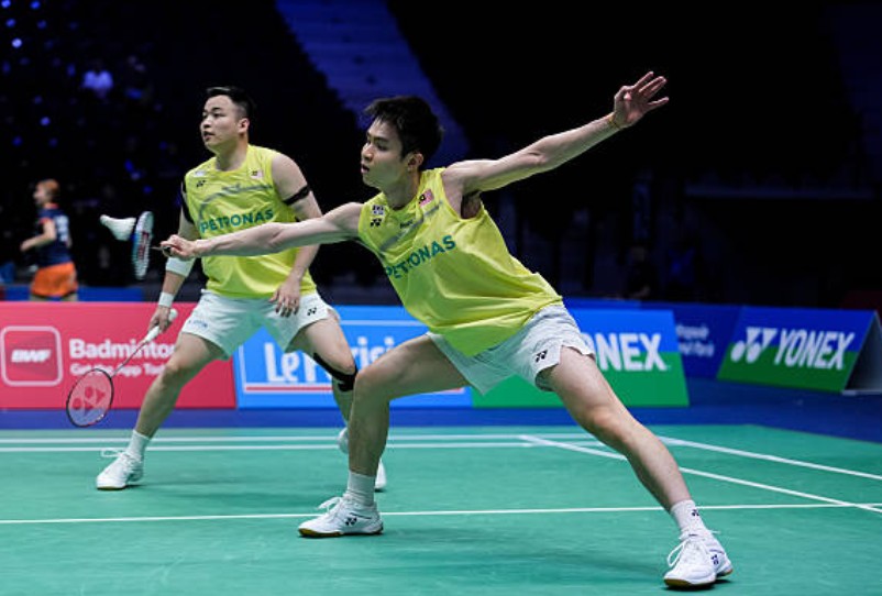 Aaron Chia and Soh Wooi Yik setting up a 2026 French Open men's doubles quarterfinal against compatriots Man Wei Chong/Tee Kau Wun. (Photo: AFP)
