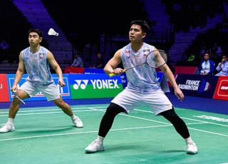 Malaysia's Goh Sze Fei and Nur Izzuddin celebrate their 21-15, 21-18 quarterfinal victory over South Korea's world No. 1 pair Kim Won Ho and Seo Seung Jae at the 2026 French Open in Paris. (Photo: AFP)